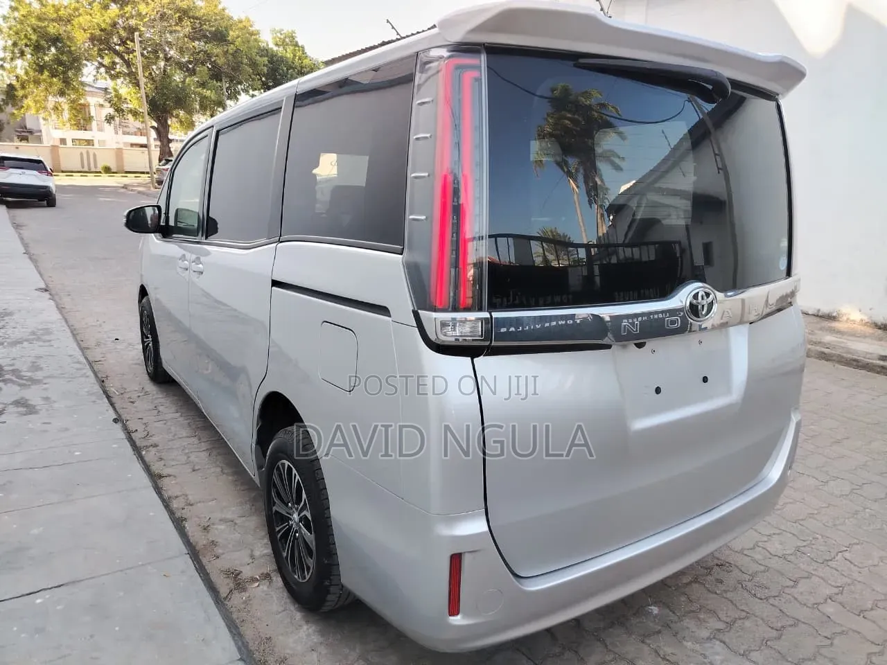 Toyota Noah 2019 Silver