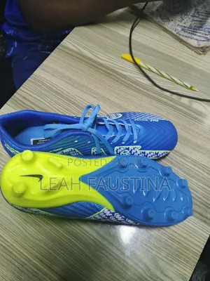 Zoom Air Football Boats