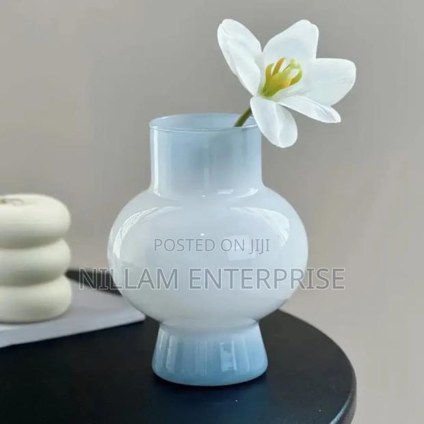 Glass Flower Vase - thumbnail 3