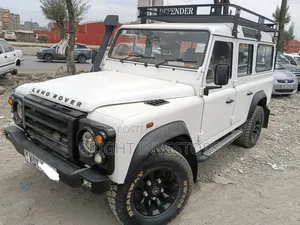 Land Rover Defender 2019 White