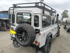 Land Rover Defender 2019 White
