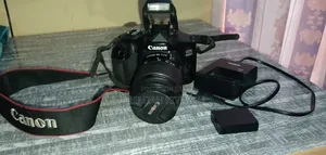Canon EOS 4000D DSLR Camera + 2 Batteries + Charger + Tripod