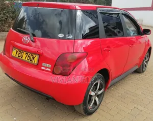 Toyota IST 2005 Red
