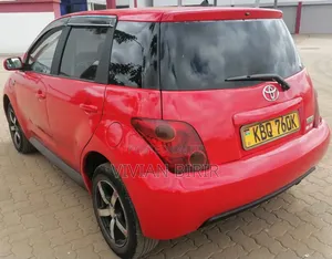 Toyota IST 2005 Red