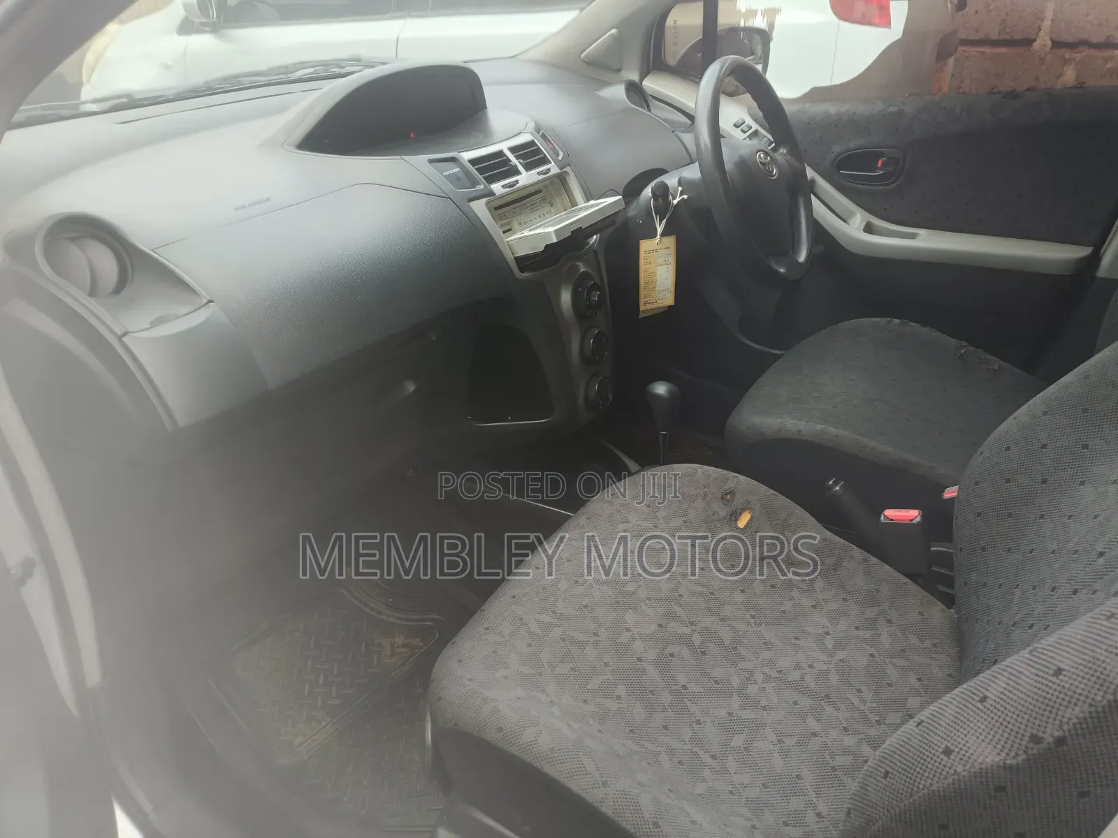 Toyota Vitz 2007 Silver