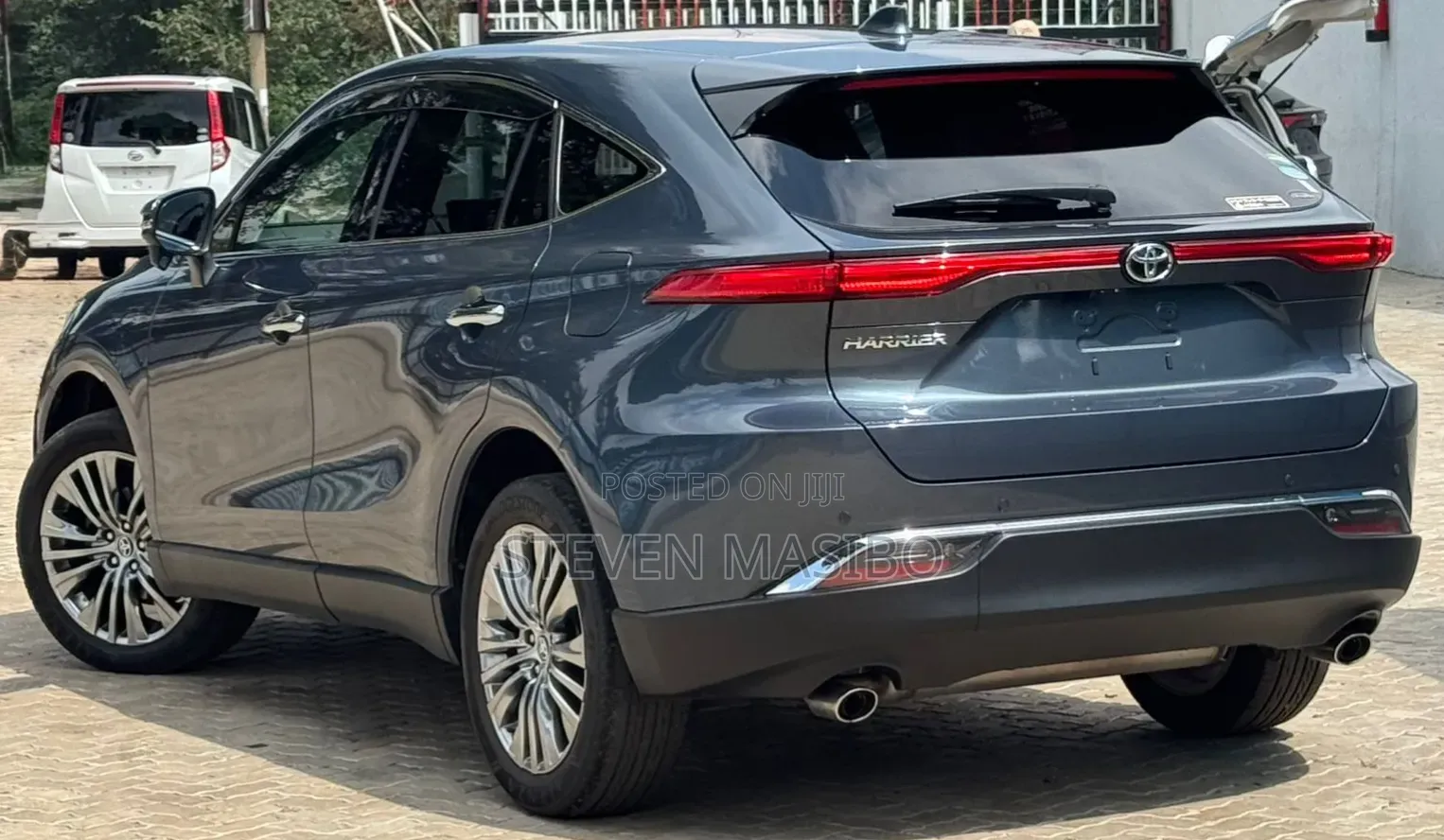 Toyota Harrier 2.0 2020 Blue