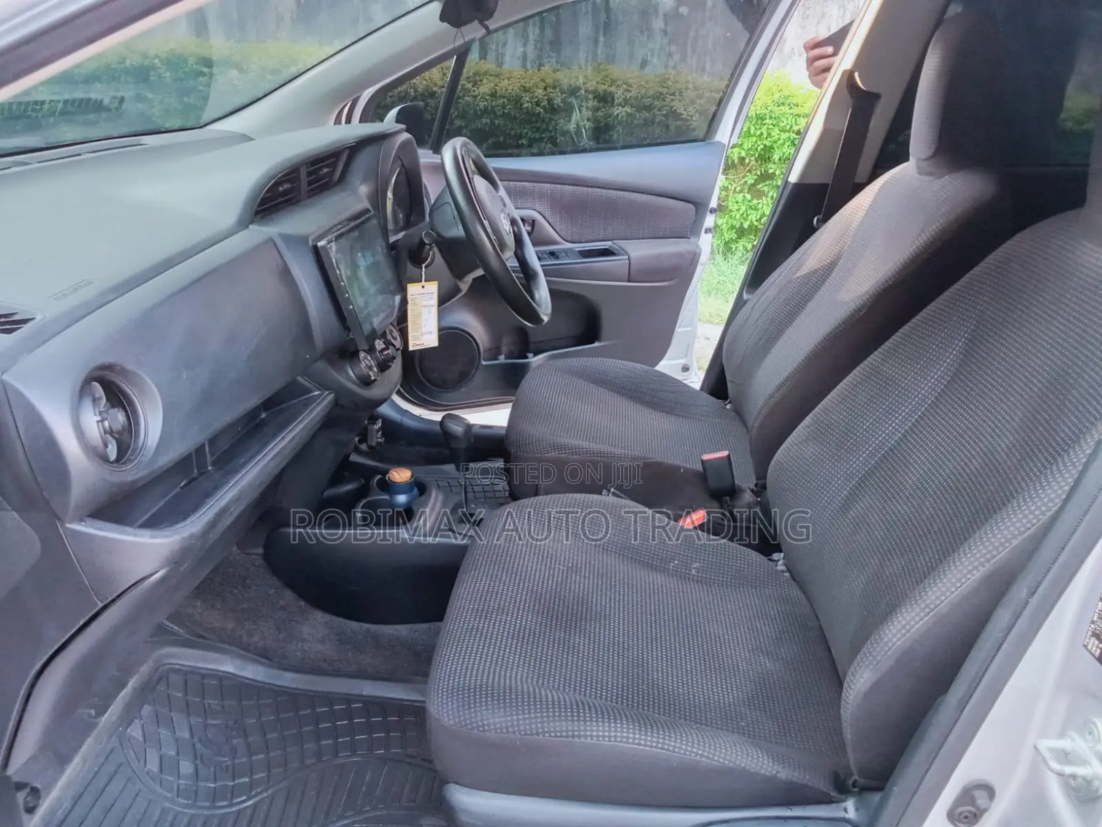 Toyota Vitz 2017 Silver