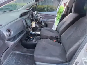 Toyota Vitz 2017 Silver