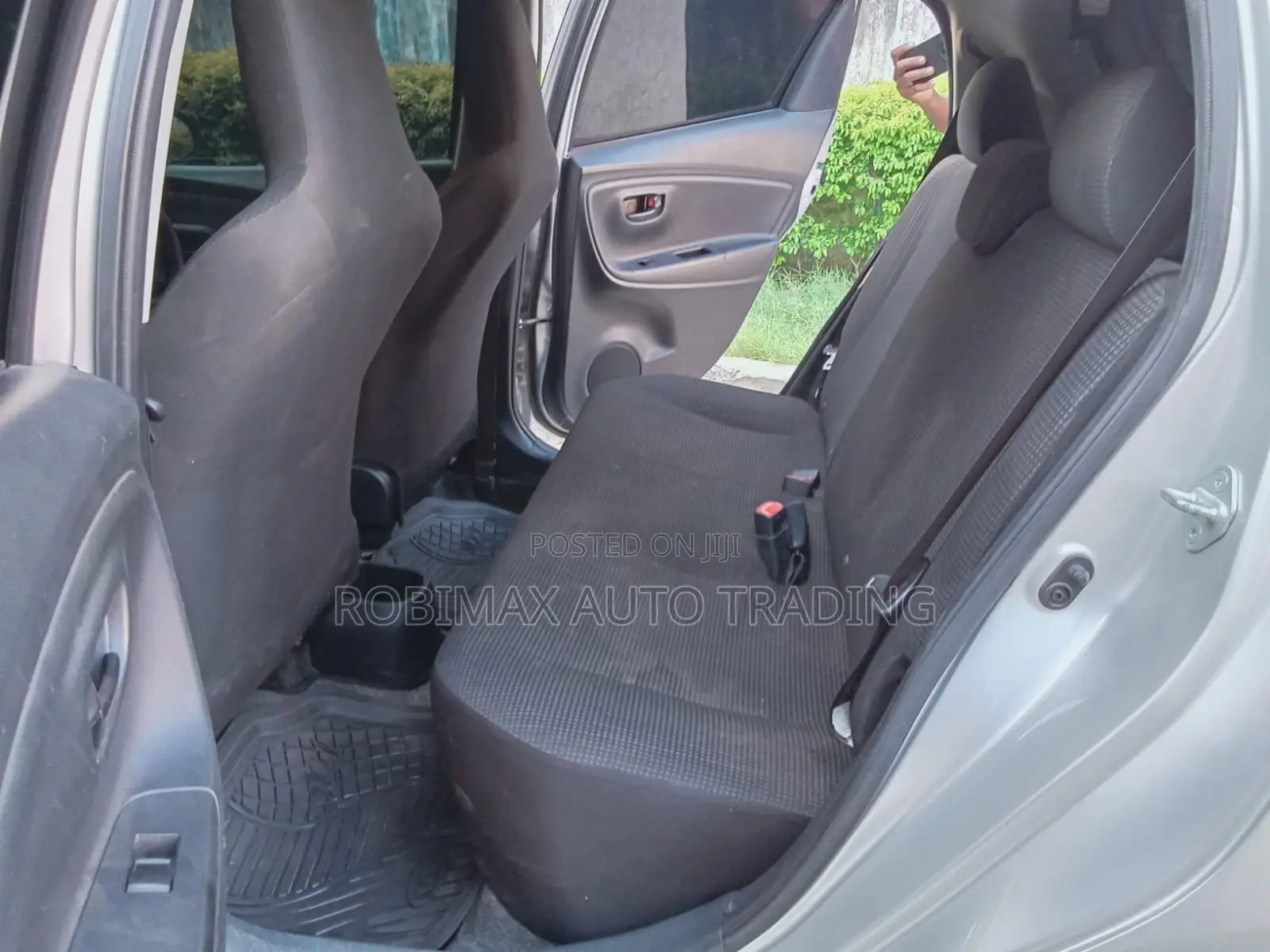 Toyota Vitz 2017 Silver