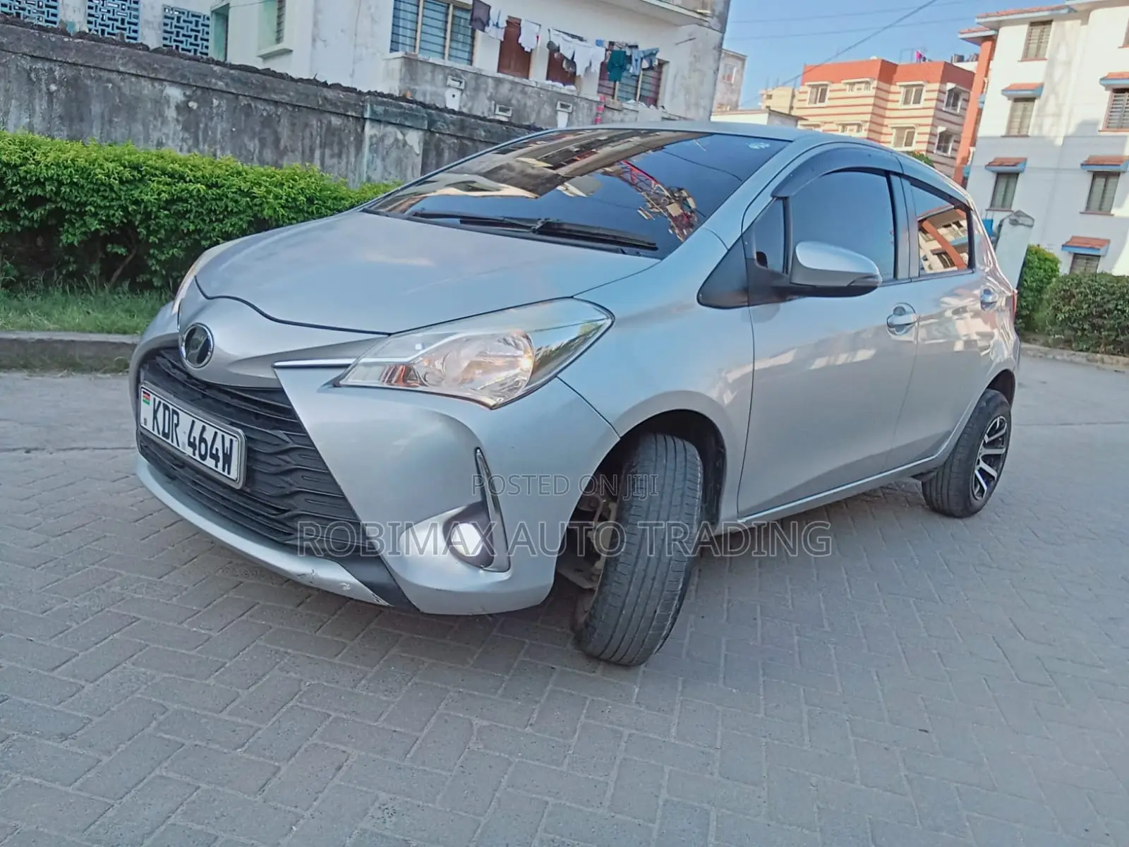 Toyota Vitz 2017 Silver
