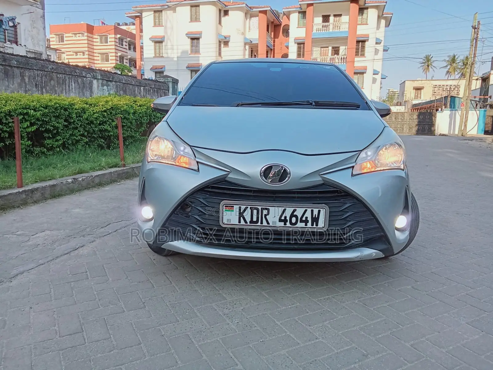 Toyota Vitz 2017 Silver