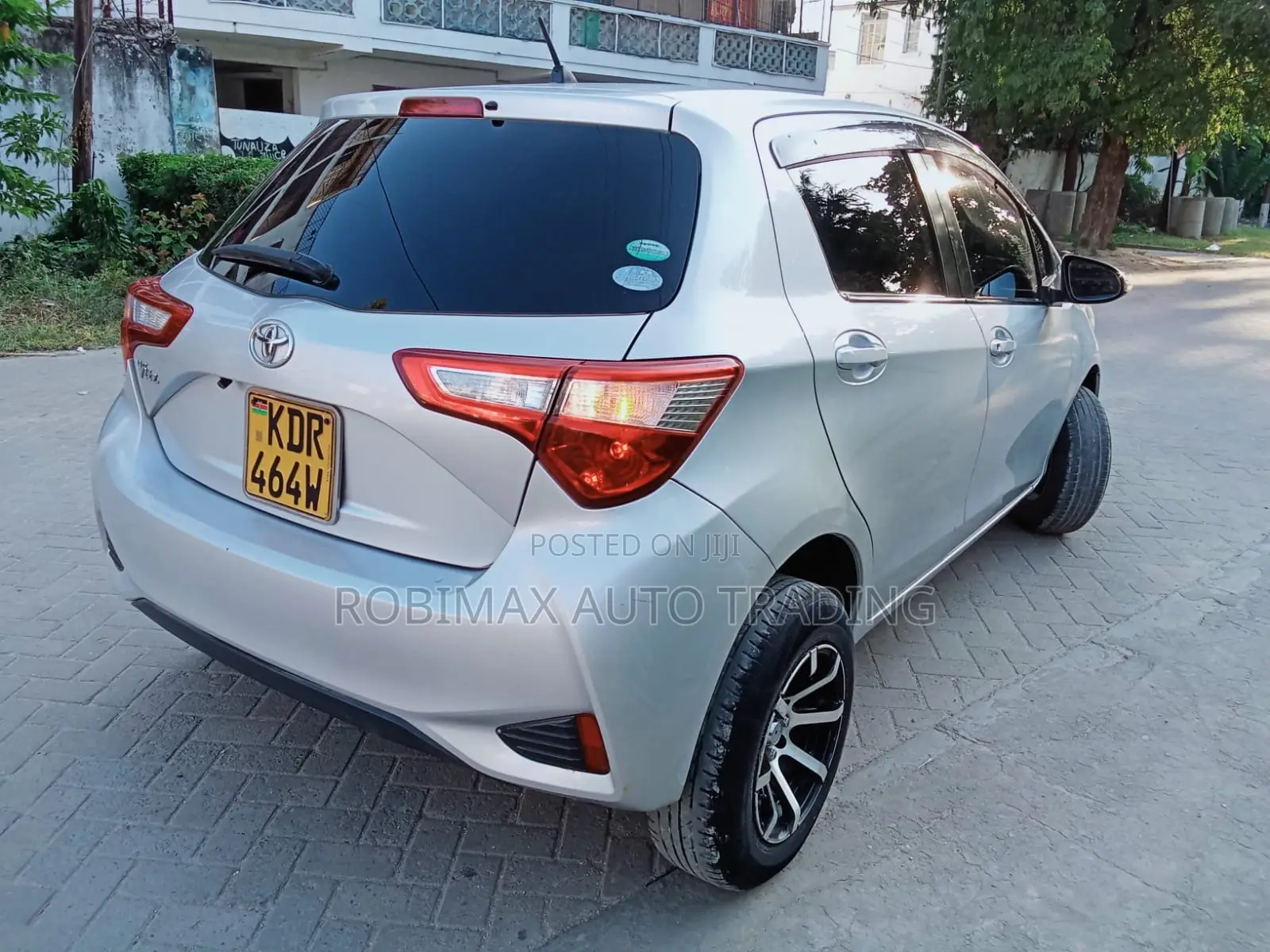 Toyota Vitz 2017 Silver