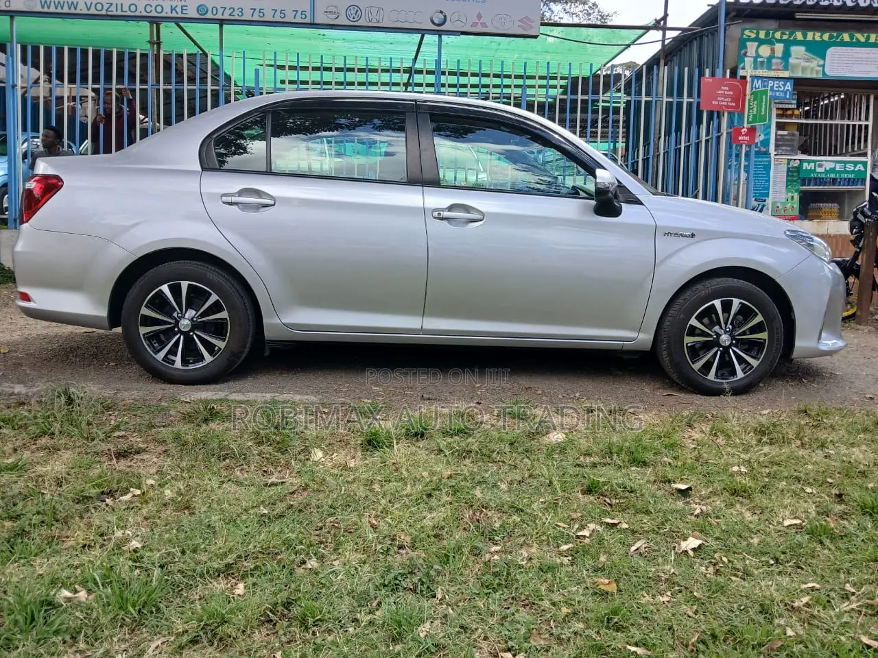 Toyota Axio 2018 Silver