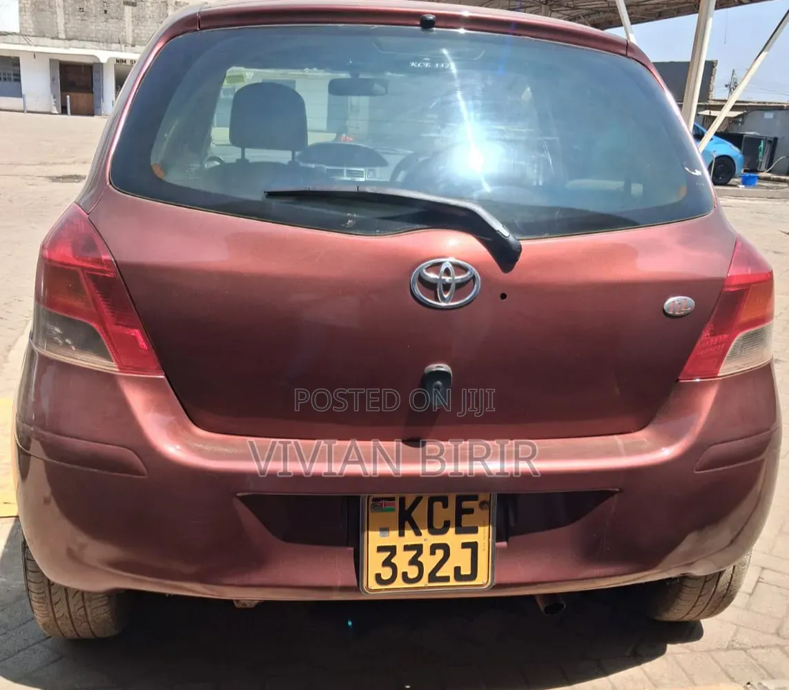 Toyota Vitz 2007 Red