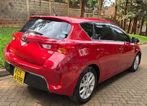 Toyota Auris 2012 Red