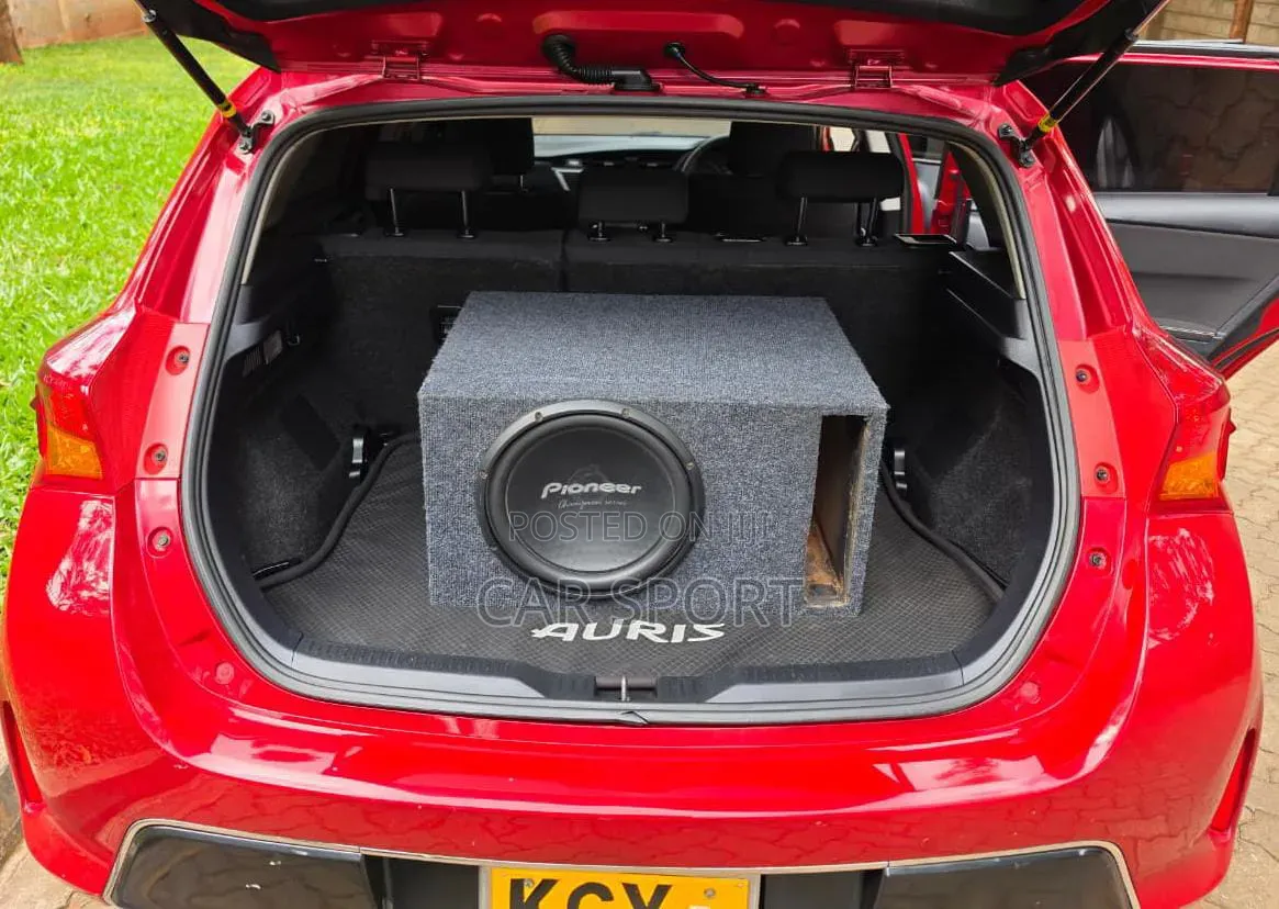 Toyota Auris 2012 Red
