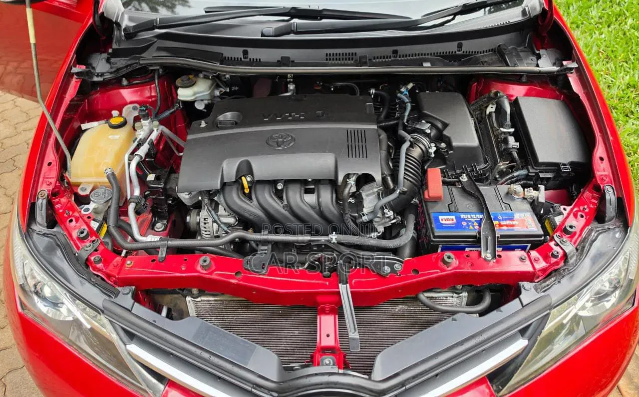 Toyota Auris 2012 Red