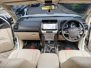 Toyota Land Cruiser Prado 2017 White