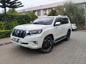 Toyota Land Cruiser Prado 2017 White