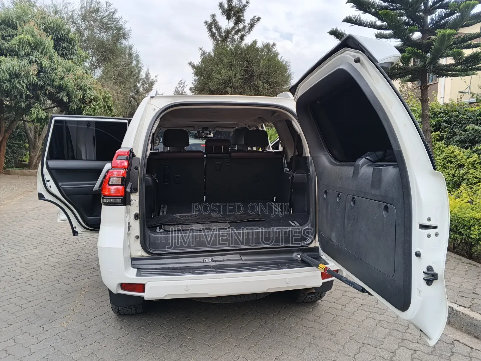 Toyota Land Cruiser Prado 2017 White