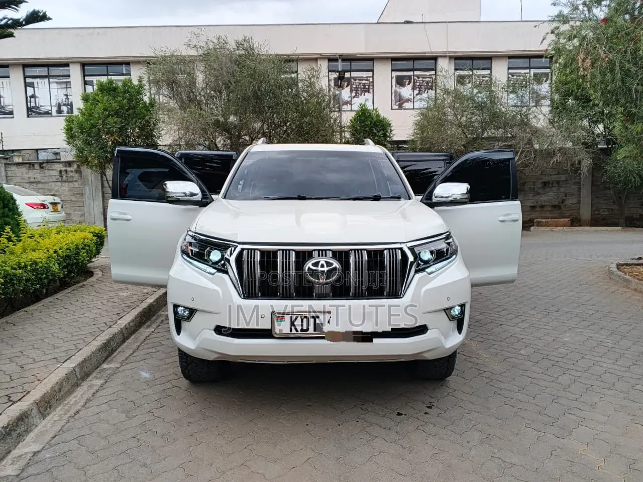 Toyota Land Cruiser Prado 2017 White