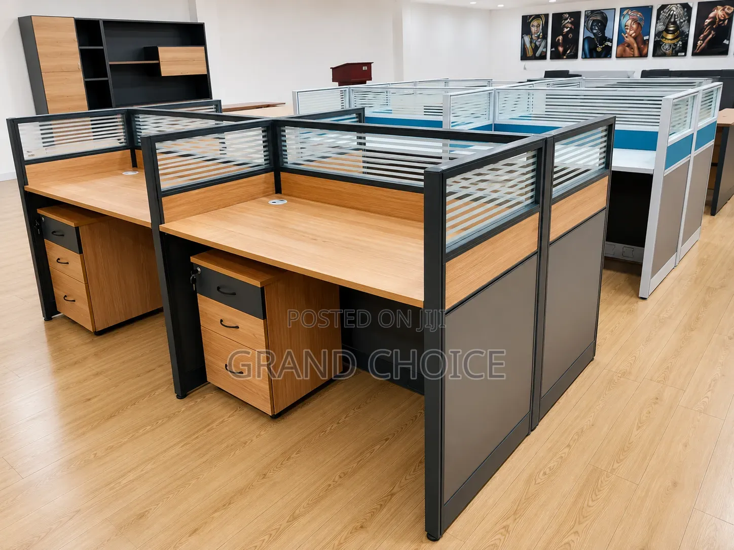 4-Seater Office Workstation With Partition and Storing Drawer