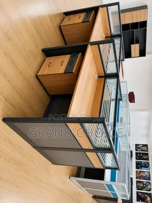 4-Seater Office Workstation With Partition and Storing Drawer