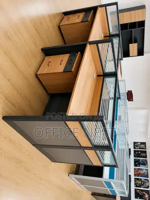 4-Seater Office Workstation With Partition and Storing Drawer