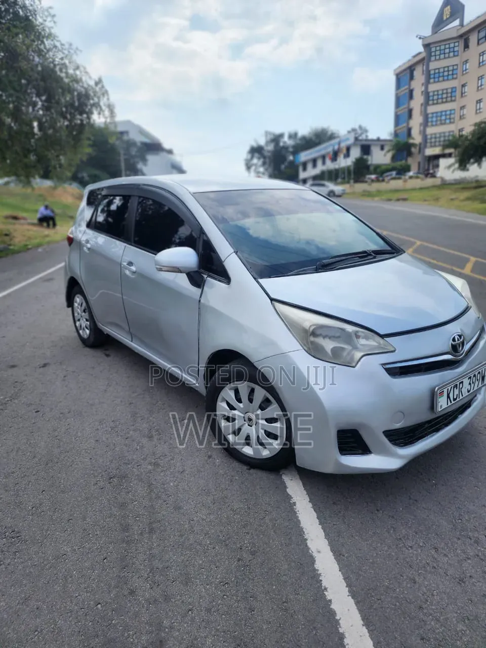 Toyota Ractis 2011 Silver
