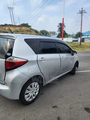 Toyota Ractis 2011 Silver