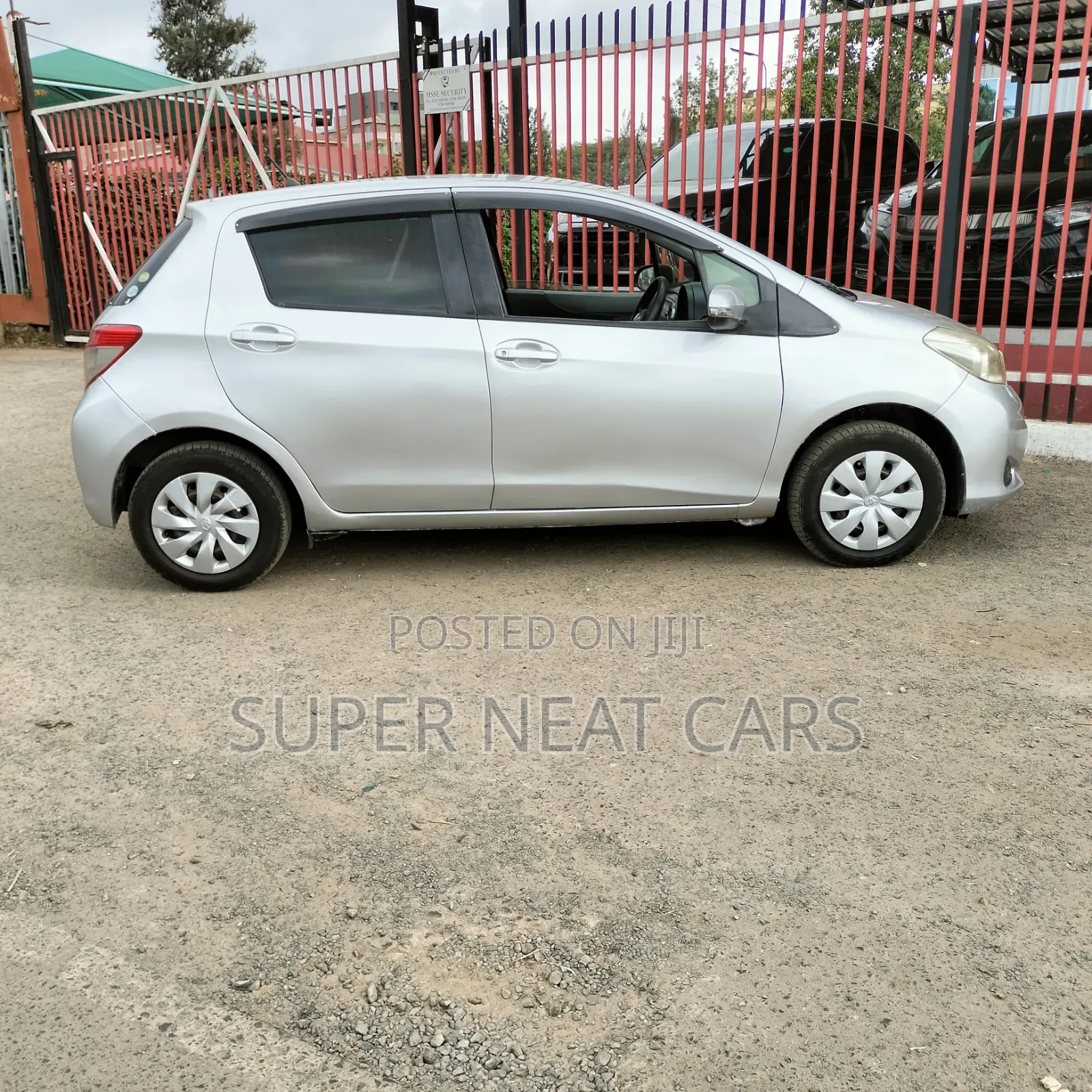 Toyota Vitz 2012 Silver