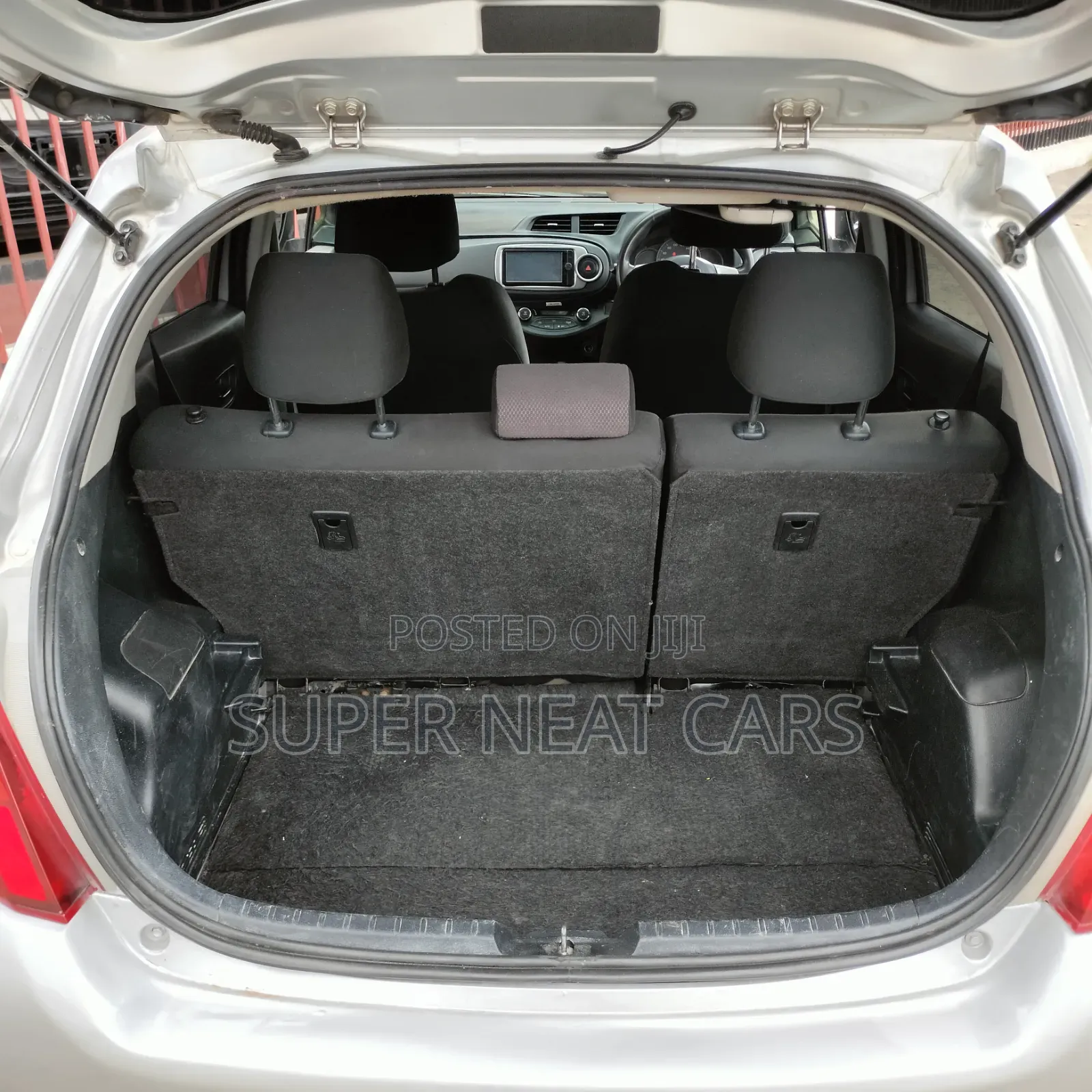 Toyota Vitz 2012 Silver