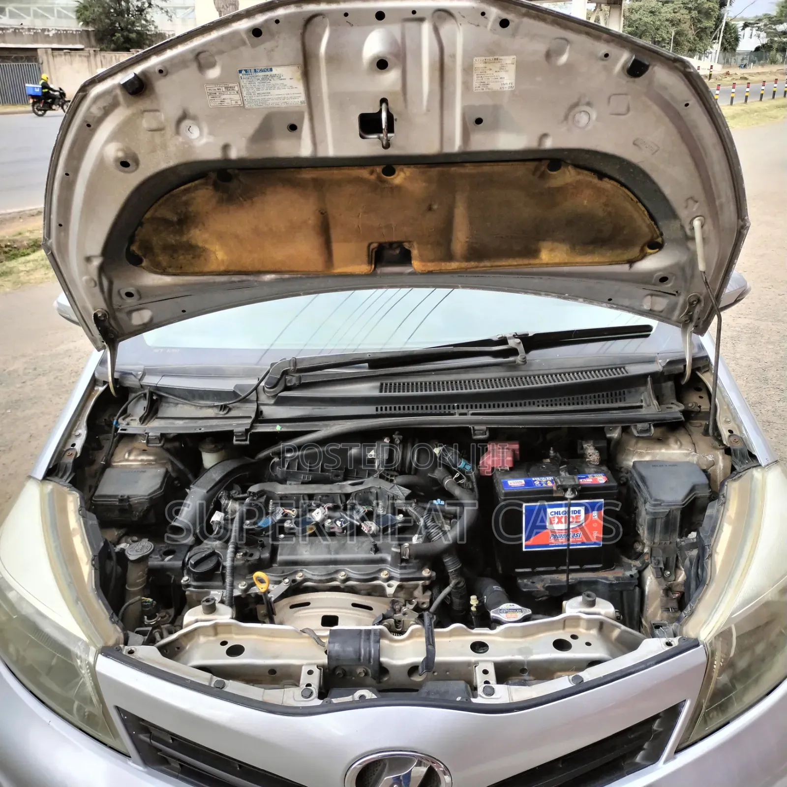 Toyota Vitz 2012 Silver