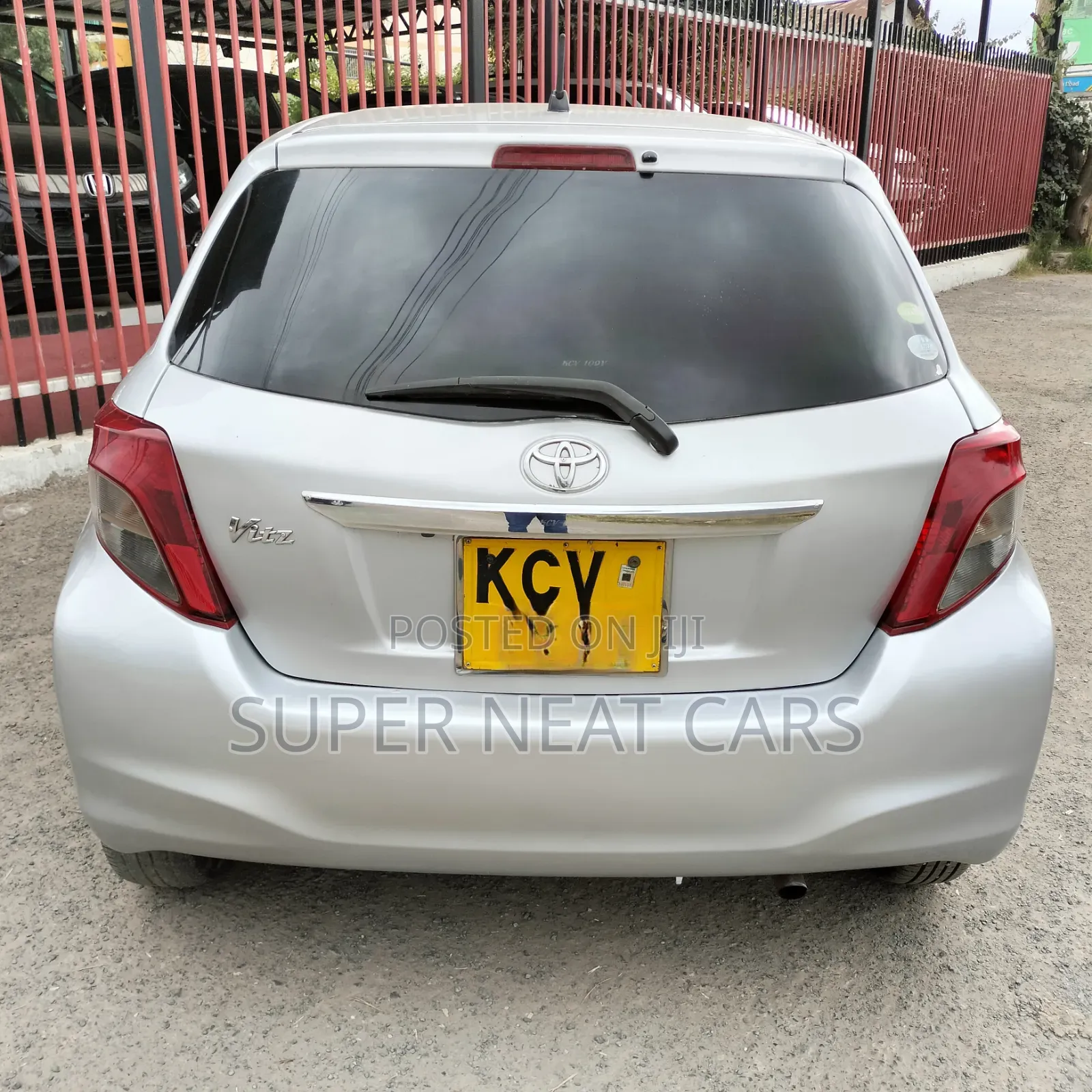 Toyota Vitz 2012 Silver