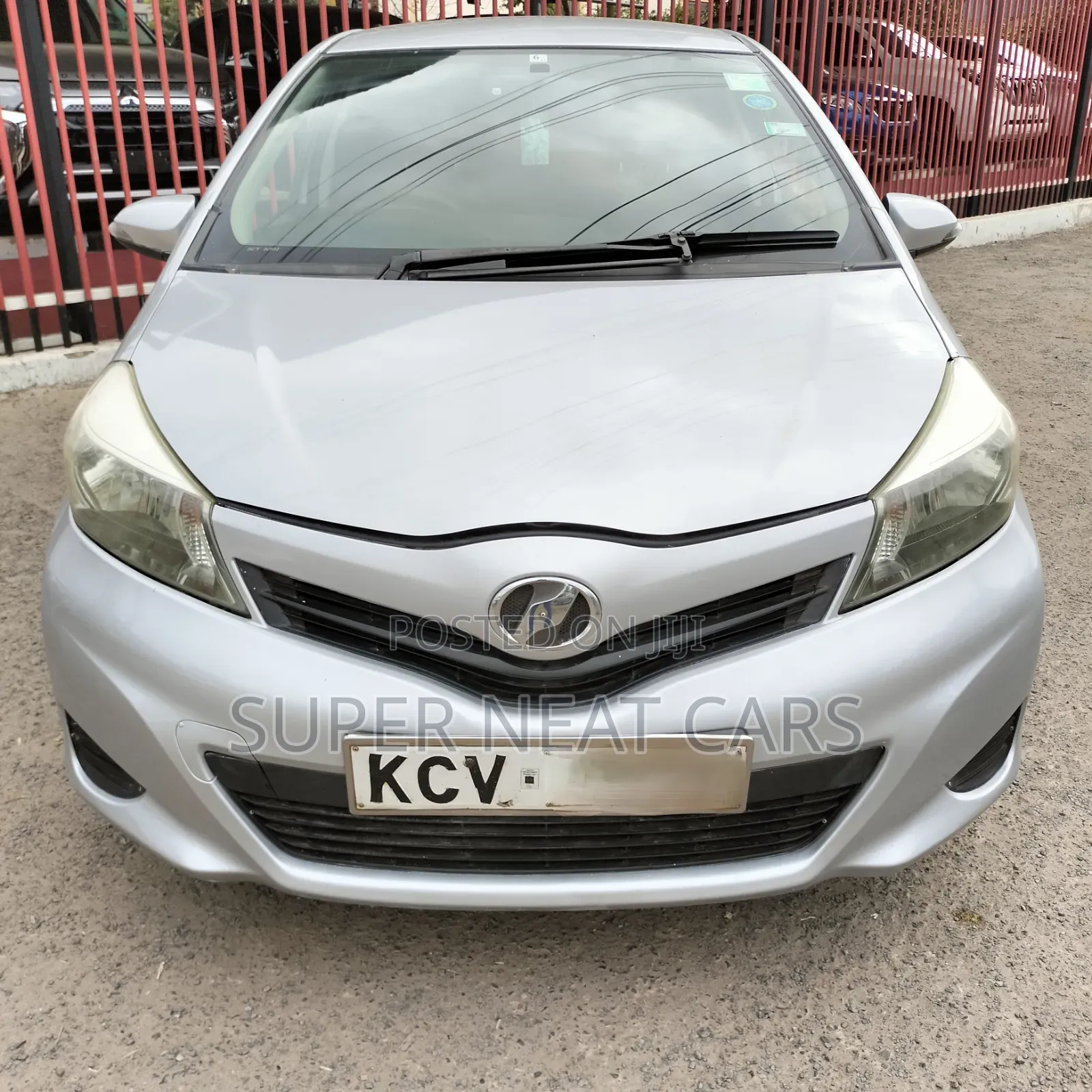 Toyota Vitz 2012 Silver