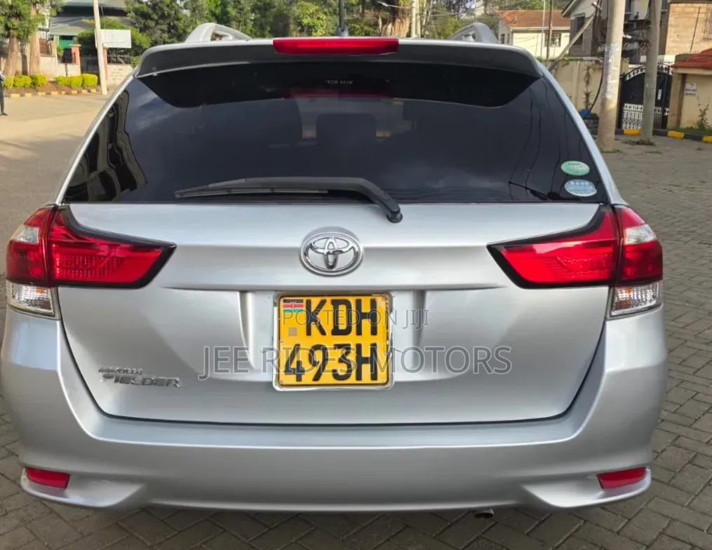 Toyota Corolla Fielder 2015 Silver