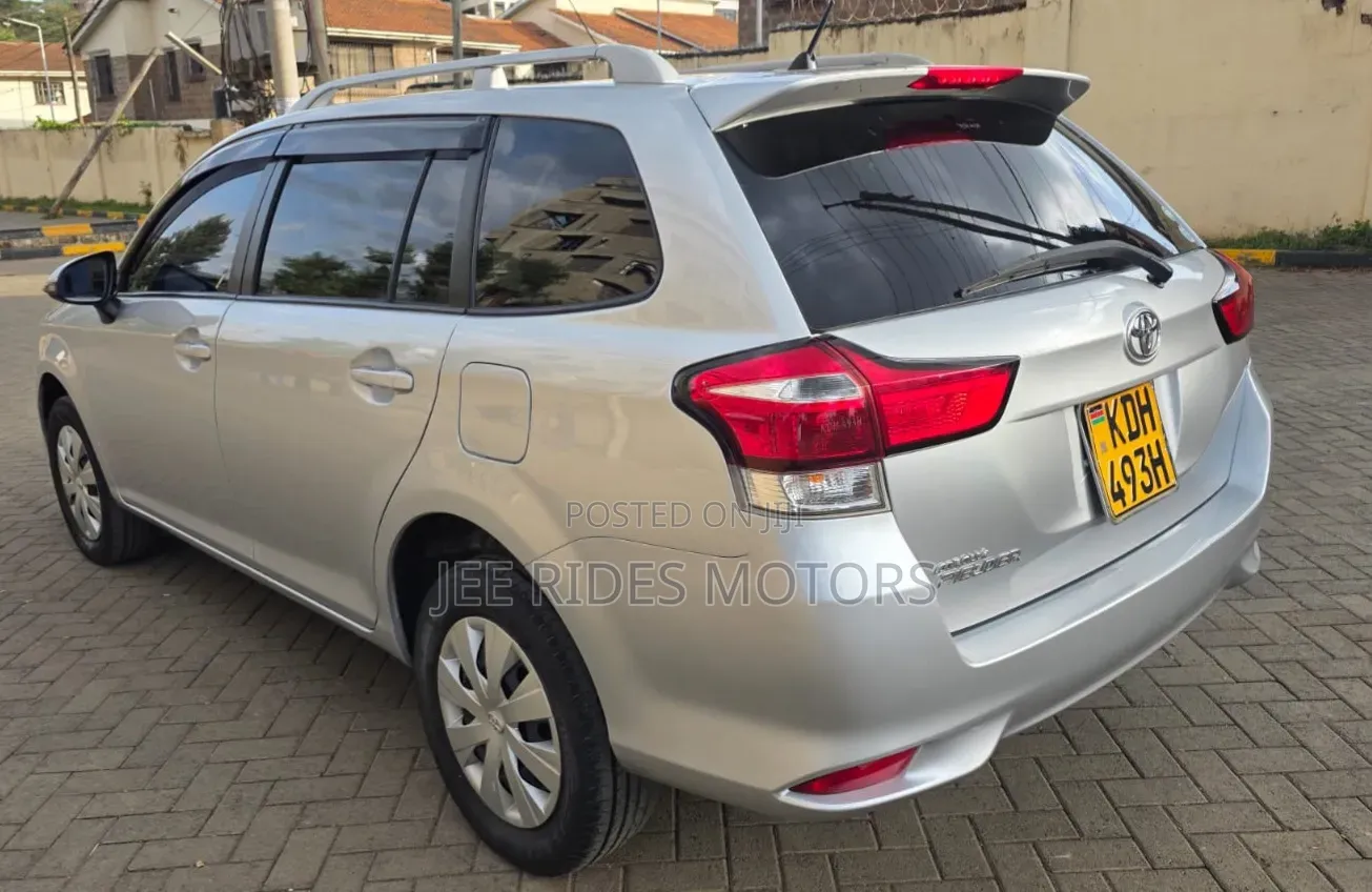 Toyota Corolla Fielder 2015 Silver