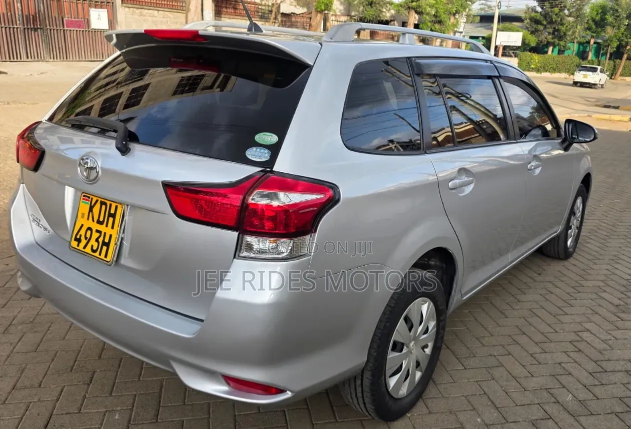 Toyota Corolla Fielder 2015 Silver