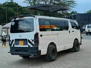 Toyota HiAce 2014 White