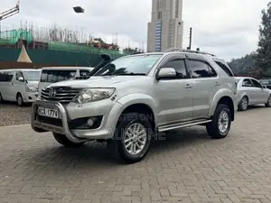 Toyota Fortuner 2012 Silver