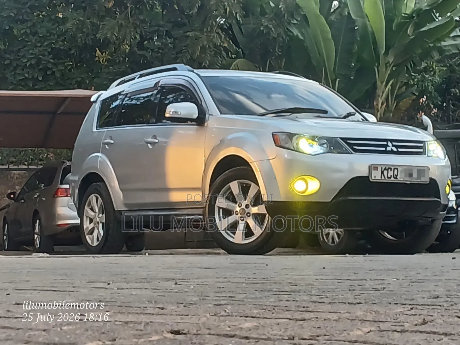 Mitsubishi Outlander 2011 Silver