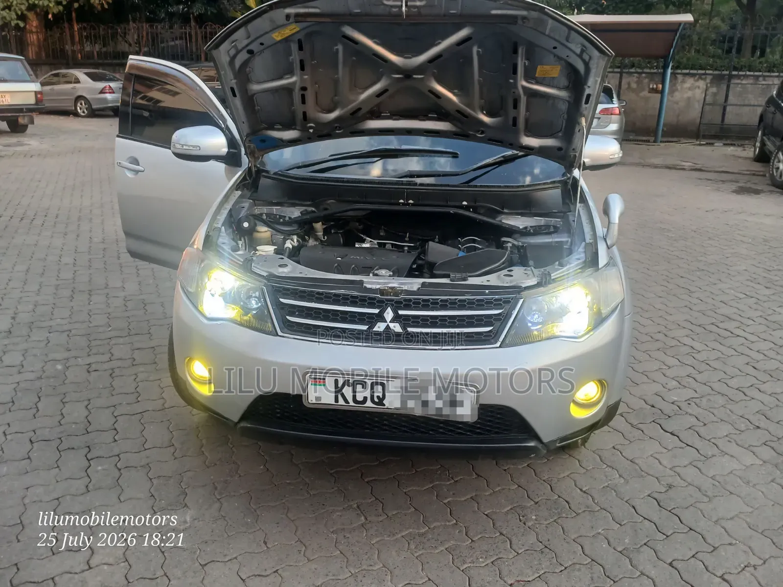 Mitsubishi Outlander 2011 Silver