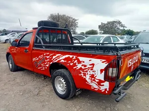 Isuzu D-MAX 2010 Red