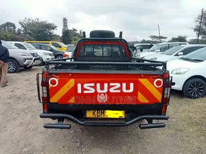 Isuzu D-MAX 2010 Red