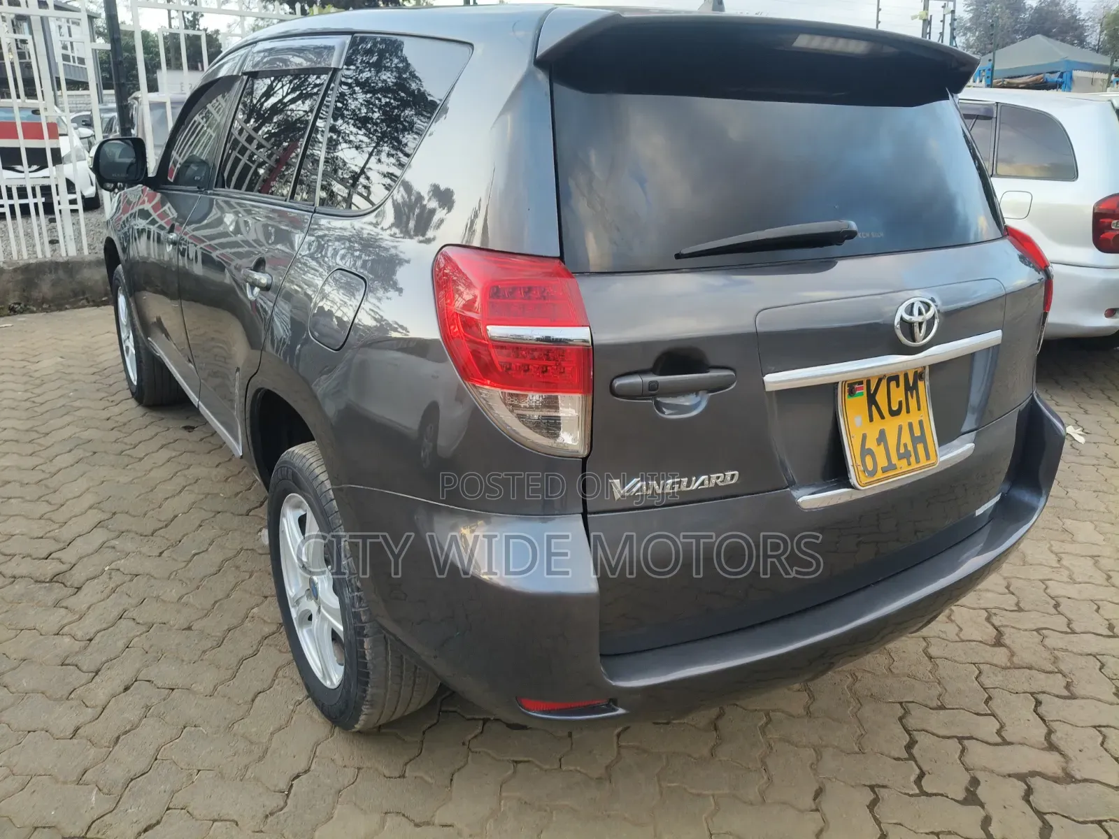 Toyota Vanguard 2010 Gray