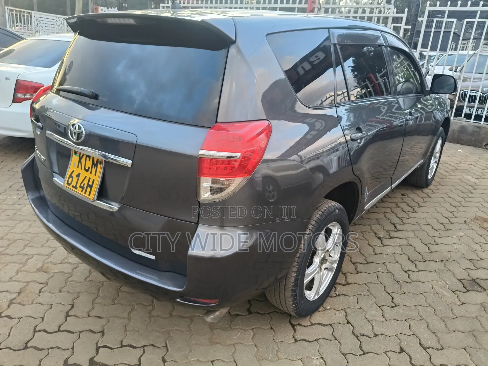 Toyota Vanguard 2010 Gray