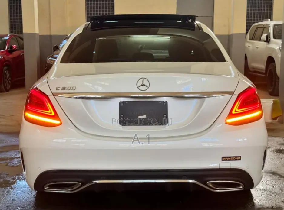 Mercedes-Benz C200 2019 Pearl