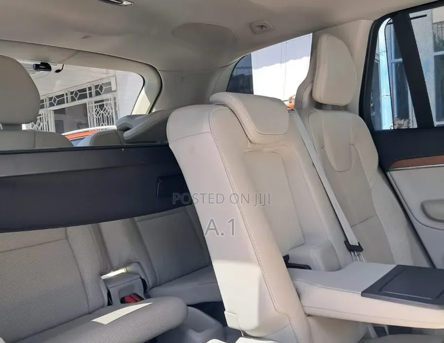 Volvo XC90 2019 Pearl