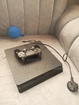 Play Station 4 Slim