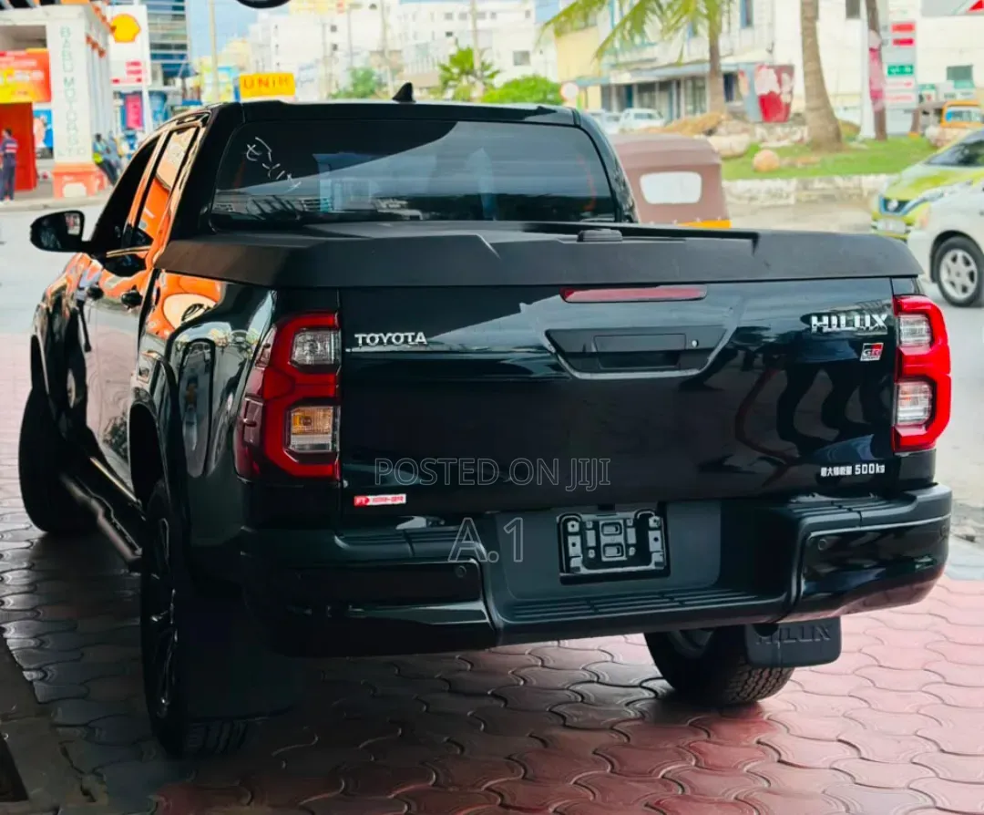 Toyota Hilux 2020 Black